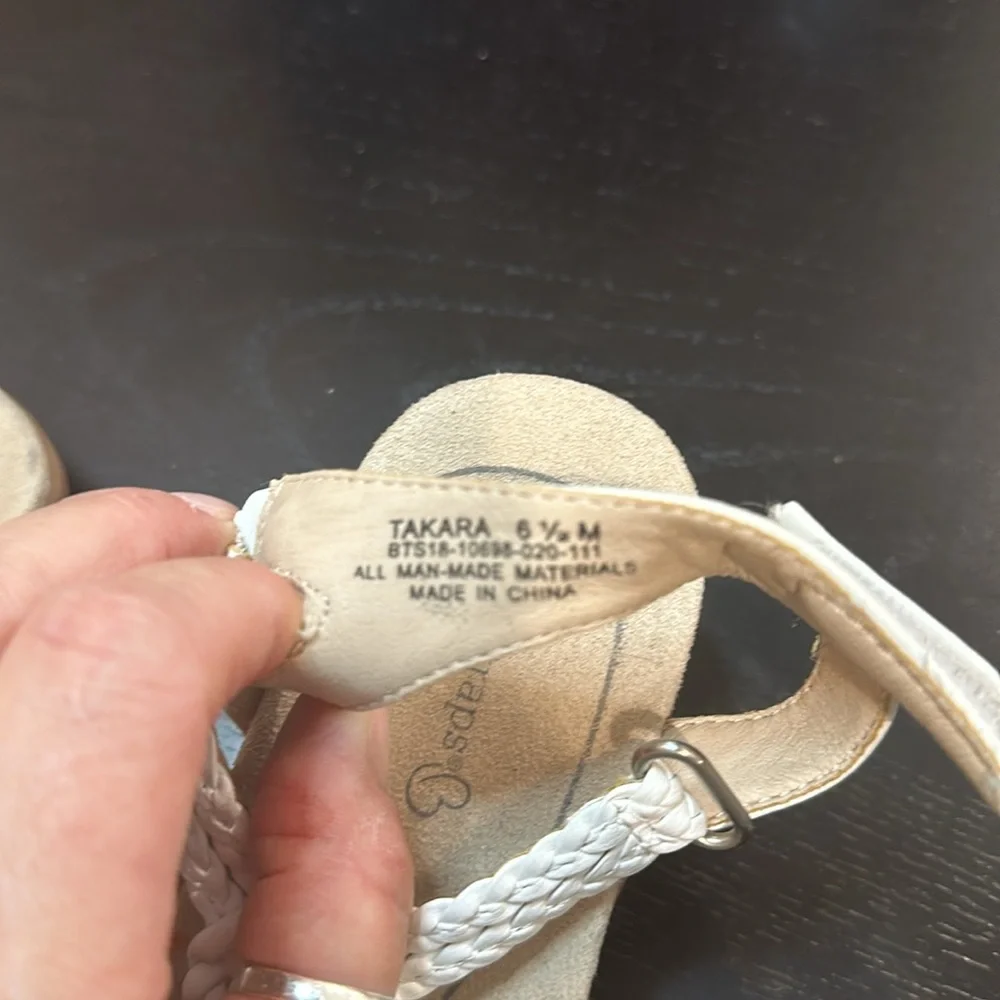 EUC LIKE NEW Baretraps white braided wedge sandals sz 6.5 toe 3/4” heel 2” wedge - Picture 6 of 7